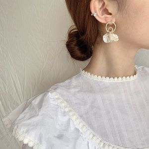 18k Matte Gold Shell Petal Eardrop Dangle Earrings